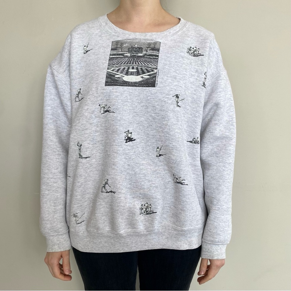 Vintage 1990’s baseball allover graphic crewneck sweatshirt. 🩶